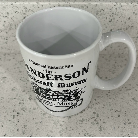 DISNEY Hocus Pocus Binx and Sanderson sisters mug! - Picture 5 of 6